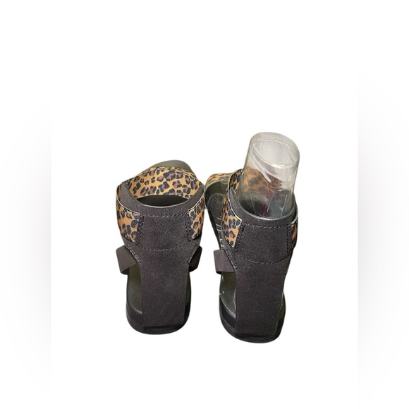 MIA Lydya Leopard Ankle Strap Flat Sandals Black Size 7.5 NIB - Picture 4 of 7
